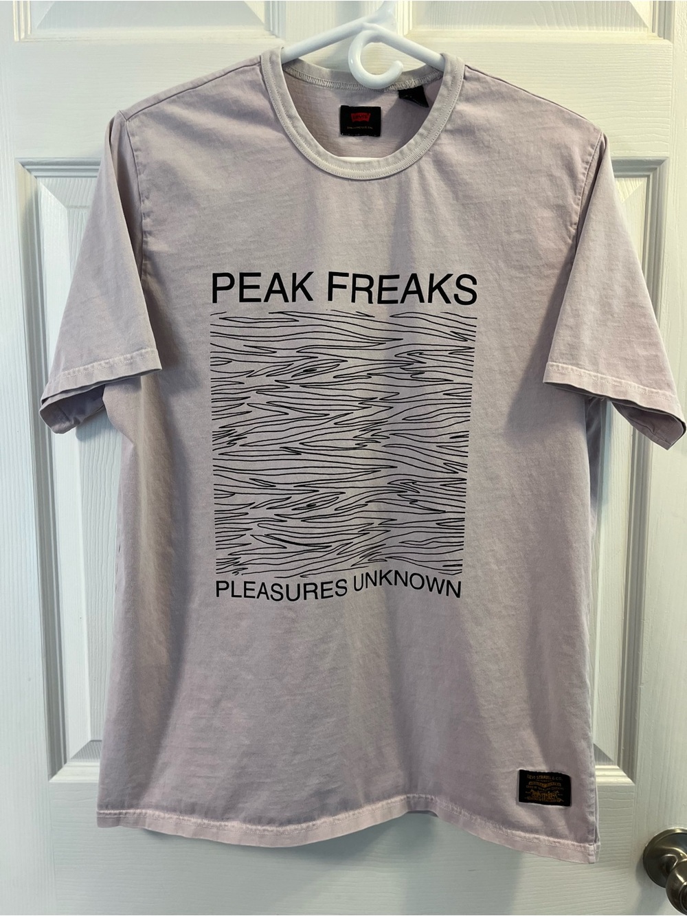 Levi's Light Lavender 'Peak Freaks' Graphic Tee size large